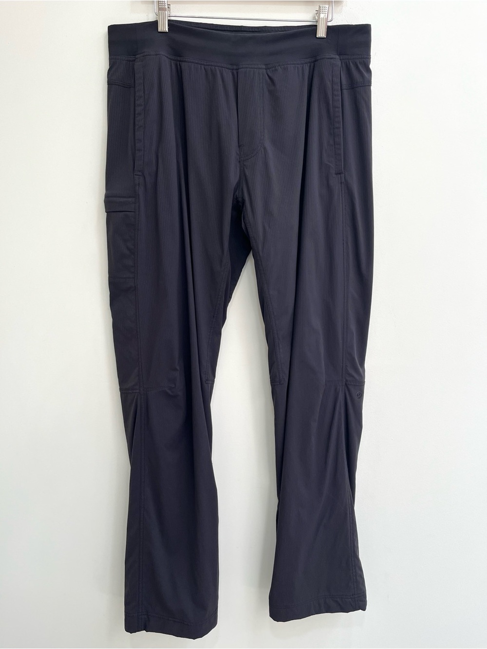 Lululemon men’s black cargo track pants straight leg size XL